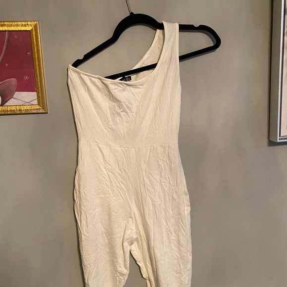 Pretty Little Thing - One Shoulder Jumpsuit - Picture 2 of 3